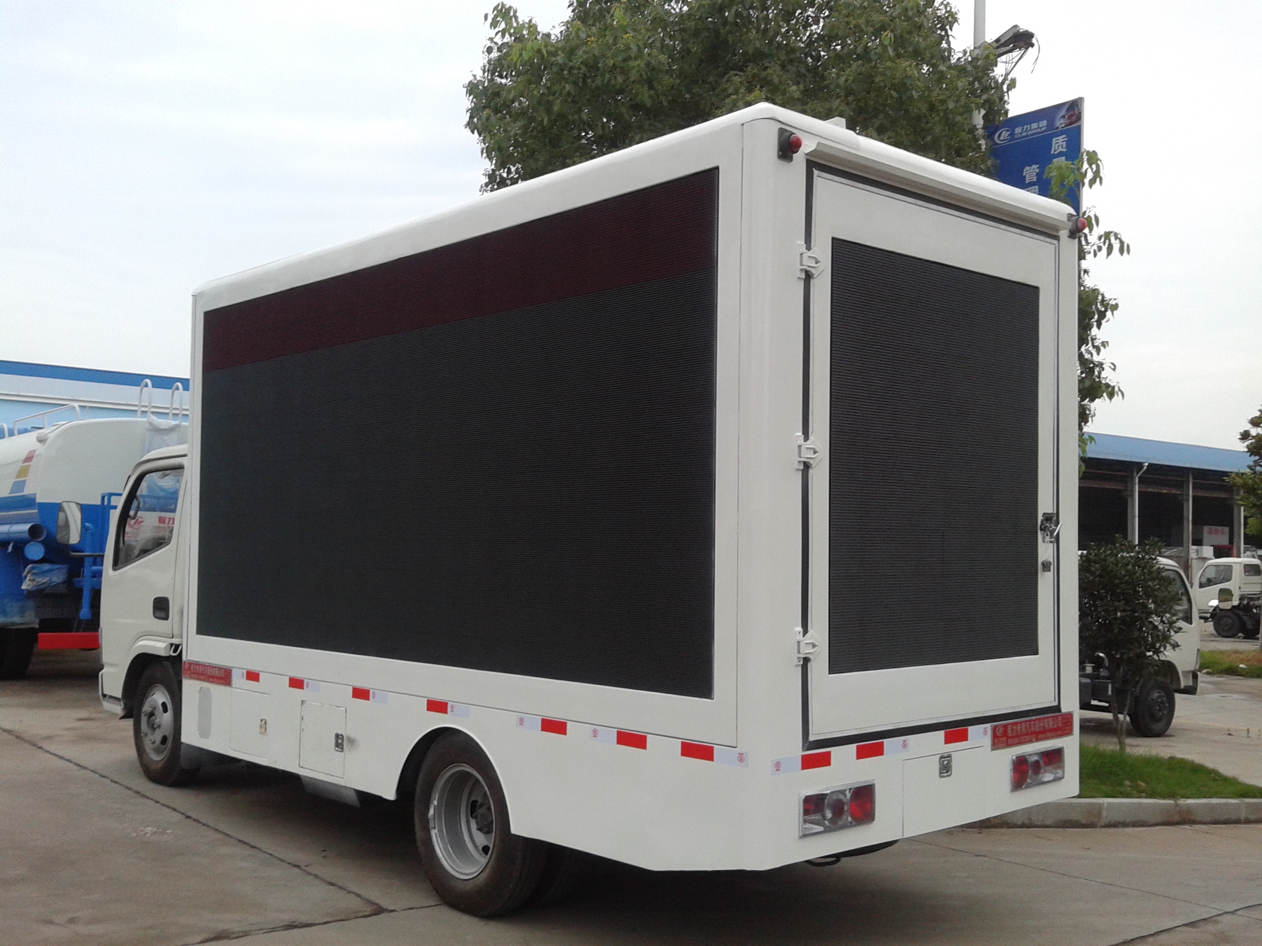 東風(fēng)DFA5040XXC35D6AC型宣傳車(chē)