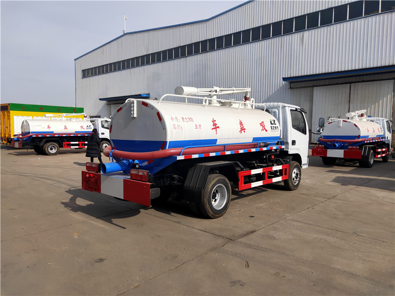 東風牌5方吸糞車