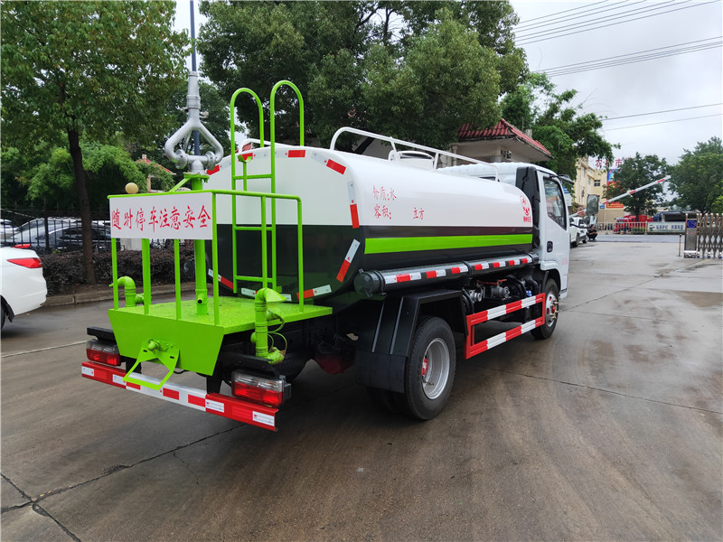 東風(fēng)5方灑水車(chē)