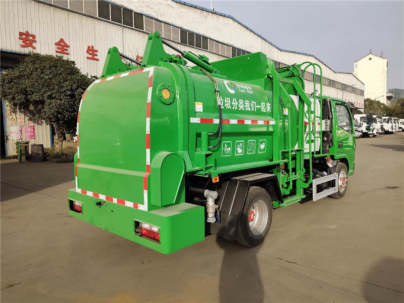 東風(fēng)8方餐廚垃圾車(方罐)