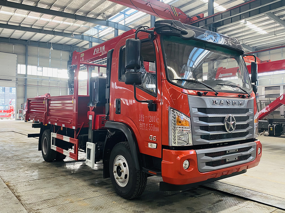 國(guó)六大運(yùn)單橋長(zhǎng)威5噸四節(jié)直臂隨車(chē)吊