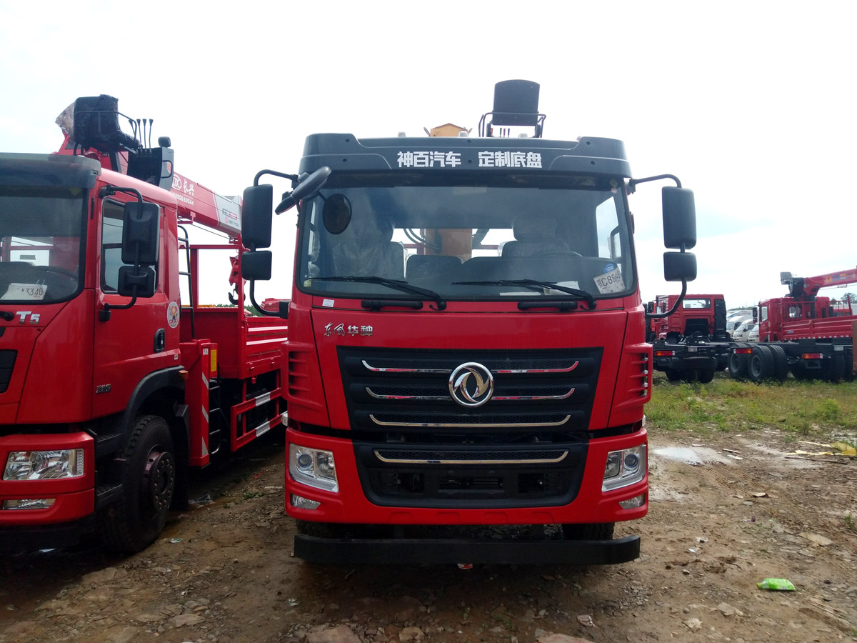 國(guó)六東風(fēng)華神F5徐工8噸直臂隨車吊