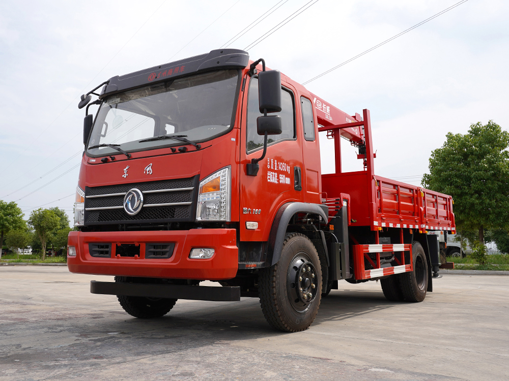 國(guó)六東風(fēng)長(zhǎng)威6.3噸四節(jié)直臂隨車(chē)吊