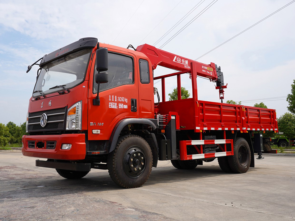 國(guó)六東風(fēng)長(zhǎng)威6.3噸四節(jié)直臂隨車(chē)吊